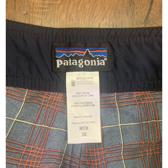 Patagonia Men’s Board shorts Navy and Red Size 36 - Picture 2 of 5
